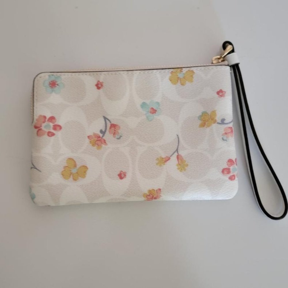 Coach Corner Zip Floral Women's Wristlet, NWT